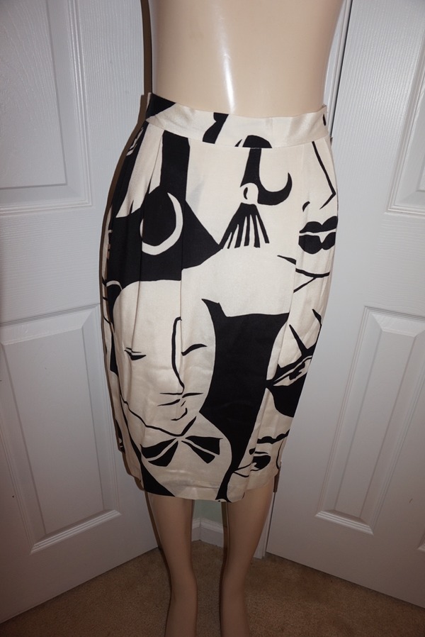 Vintage Faces Black/White Skirt Size M-L