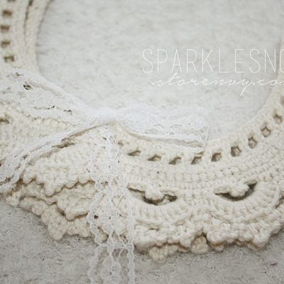 Crocheted lace collar, cream
