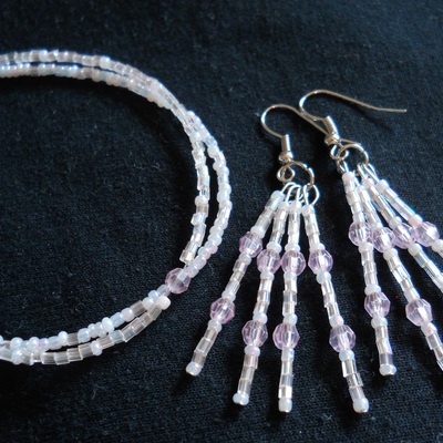 Glitzy pink bead bracelet and earrings 
