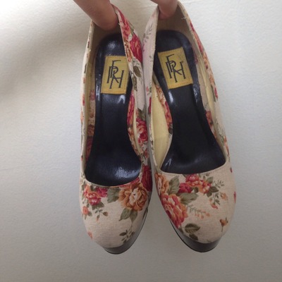 Rose pump-heels