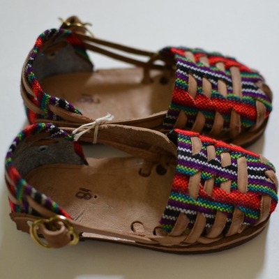 Size 19 us 4 infant/toddler caites