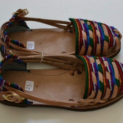 Size 23 us 7 infant/toddler caites 