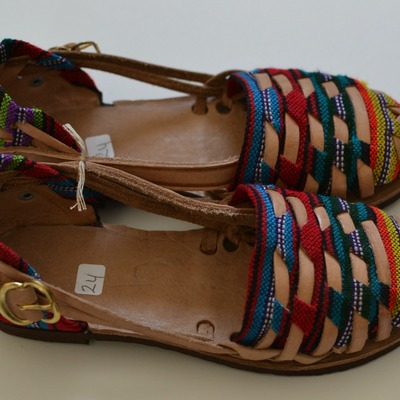 Size 24 us 8 toddler caites