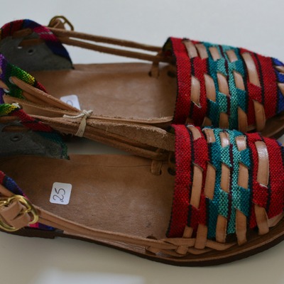 Size 25 us 8.5 toddler caites