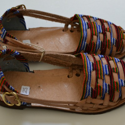 Size 25 us 8.5 toddler caites