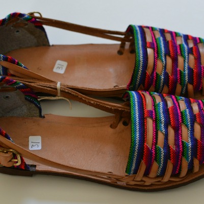 Size 31 us 13 kids' caites