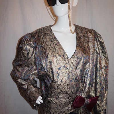 Vintage praise hymn metallic floral top size 1x