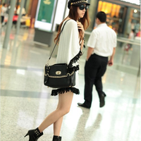 Tassel Creative Design T-Shirt - Thumbnail 1