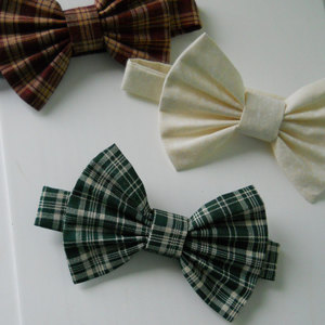 Mens-Teenager-Young Adult-Boys Forest Green and White Adjustable Bowtie. Great for photos, weddings, special occasions, every day wear.