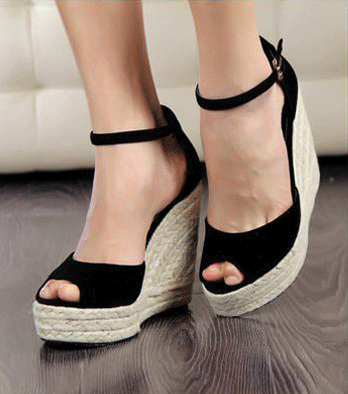 Elegant Straw Wedges