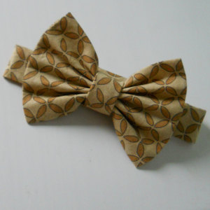 Men's-Teenager-Young Adult-Boys Gold/Tan Print Adjustable Bowtie. Great for photos, weddings, special occasions, every day wear.