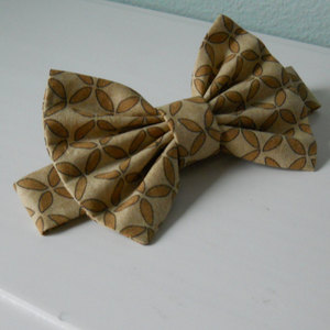 Men's-Teenager-Young Adult-Boys Gold/Tan Print Adjustable Bowtie. Great for photos, weddings, special occasions, every day wear. - Thumbnail 1