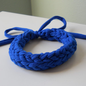 Blue Chunky Crocheted T-Shirt Yarn Bracelet - Thumbnail 3