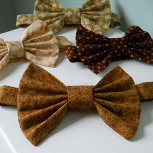 Men's-Teenager-Young Adult-Boys Brown and Gold Print Adjustable Bowtie. Great for photos, weddings, special occasions, every day wear.