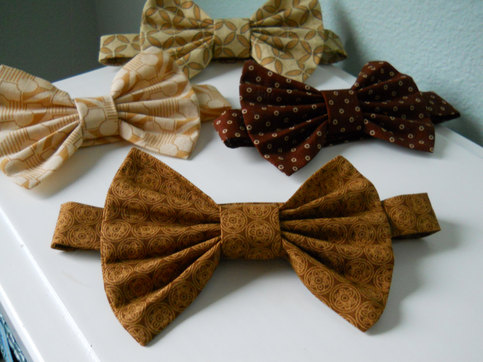 Men's-Teenager-Young Adult-Boys Brown and Gold Print Adjustable Bowtie. Great for photos, weddings, special occasions, every day wear.