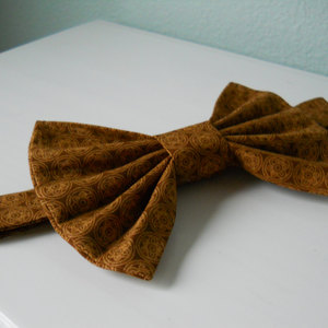 Men's-Teenager-Young Adult-Boys Brown and Gold Print Adjustable Bowtie. Great for photos, weddings, special occasions, every day wear. - Thumbnail 1