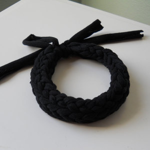Black Chunky Crocheted T-Shirt Yarn Bracelet - Thumbnail 2