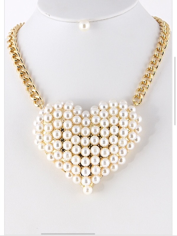 Heart necklace w/ pearls