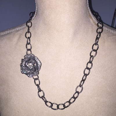 Black Ring Chain with Sparkling Flower