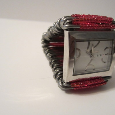 Snazzy beaded watch (red)
