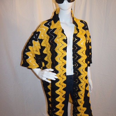 Vintage trust black/yellow lace top,  size 2x