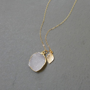 Druzy Leaf Charm Necklace - Thumbnail 3