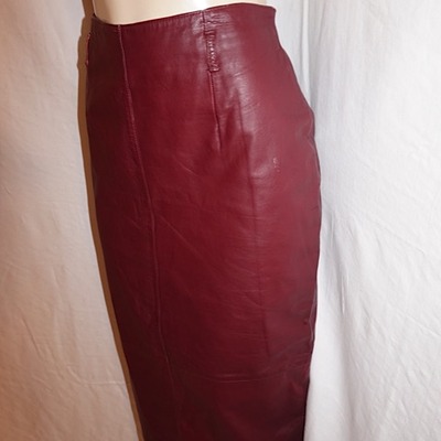 Vintage prisma collection burgundy leather skirt, size l 