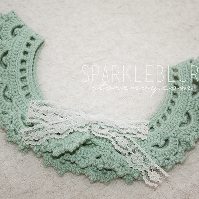 Crocheted lace collar, mint