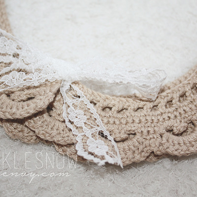 Crocheted lace collar, light brown
