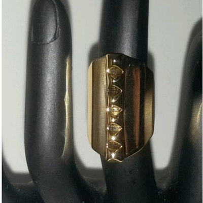 Pyramid accent ring