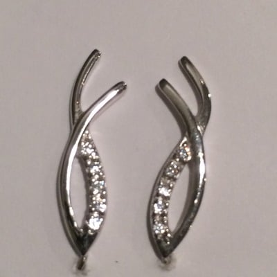 V opening at top - Thumbnail 2