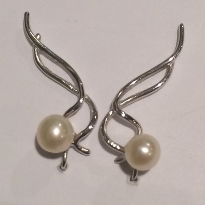Single freshwater pearl