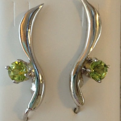 Soft curve - peridot