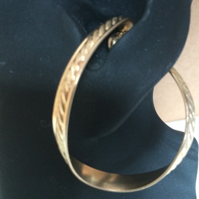 Large wide-band groves