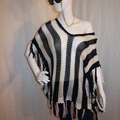 Vintage mechant black/white throw over, size m-l