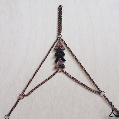 Mixed chevron hand harness