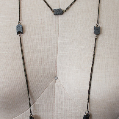 Chevron layers necklace gold/hem