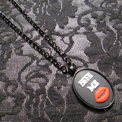 “bite me” vampire necklace and earrings set