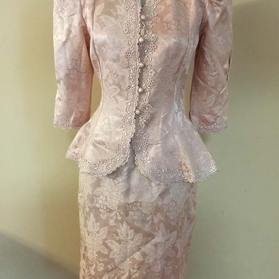 Size 7/8 (fits like sz 4) cachet lace peplum suit - Thumbnail 3