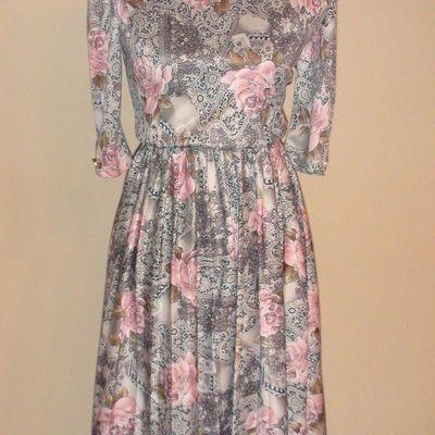Size 6p vintage floral print pleated secretary dress (petite)