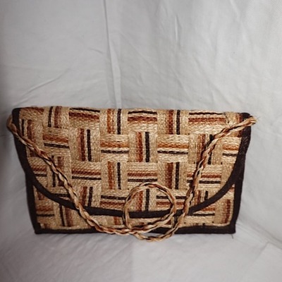Vintage tan/brown clutch straw purse