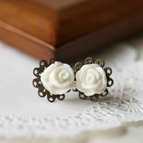 Snow White Filigree Rose Earrings - Thumbnail 1