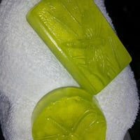 Dragonfly glycerin bar round in " Secluded Beach fragrance" - Thumbnail 2
