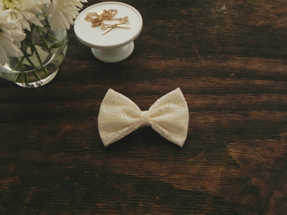 Lace Cream bow 