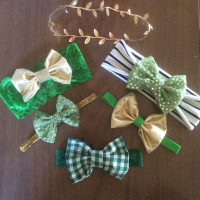 Green sequin bow on gold elastic
