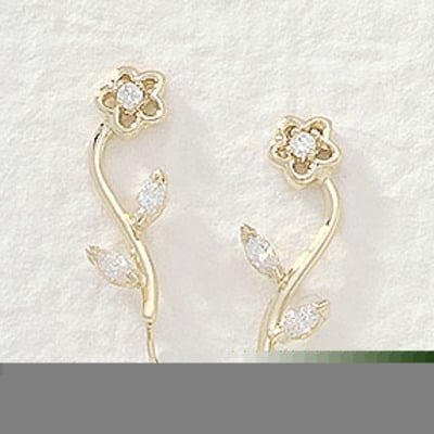 Diamond flower  ear pin