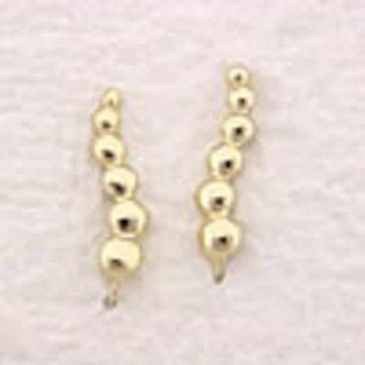 Faceted balls ear pin