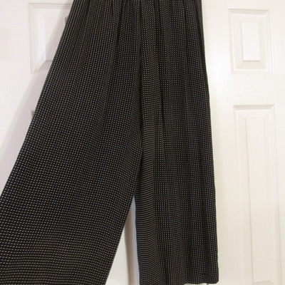 Size 8 polka dot gauchos