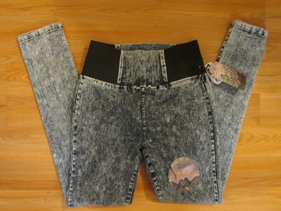 Size L (Juniors) NEW Acid Wash Jegging/Leggings