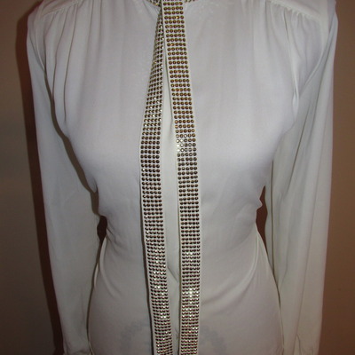 Size m ivory & gold tie blouse